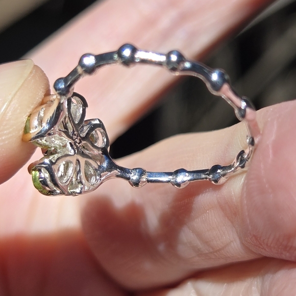 Peridot 5k Sterling Flower Ring Sz8 - Picture 9 of 9